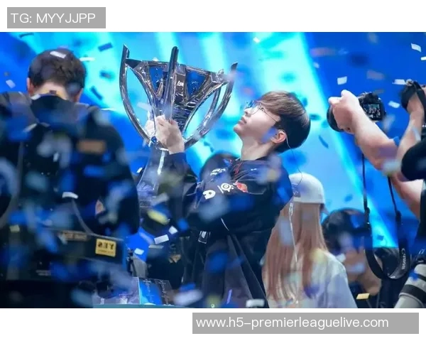 足球前线：探索全球足球赛事的激情与荣耀，解读明星球员的成长之路